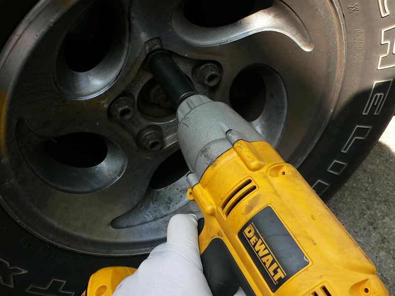 Remove Wheel Lugs With Dewalt Heavy Duty Impact