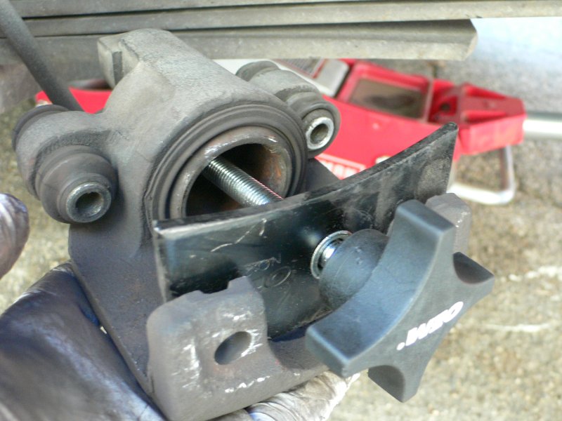 Compress rear brake piston ford mustang #2